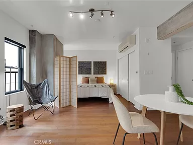 3 Bedroom Apartment for sale in  Los Angeles, CA