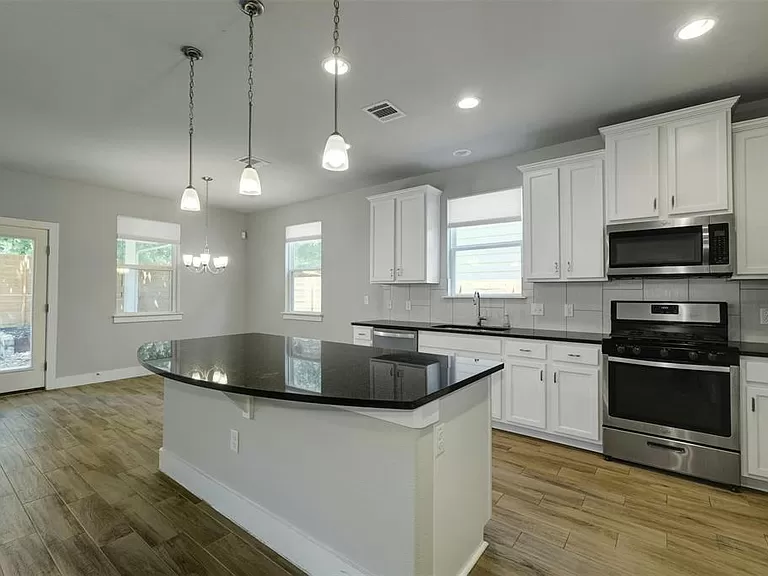 4 Bedroom - House for sale in  Austin, TX