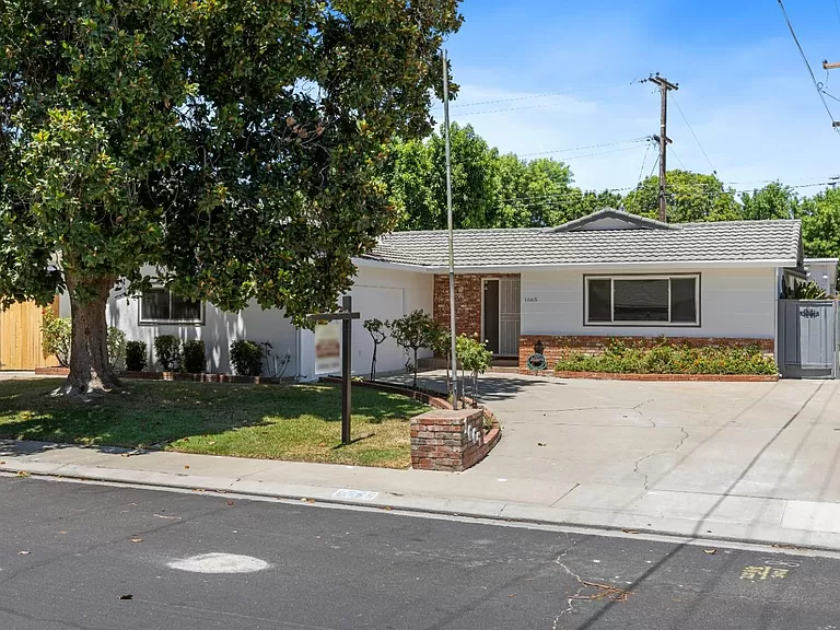 4 Bedroom - House for sale in  Modesto, CA