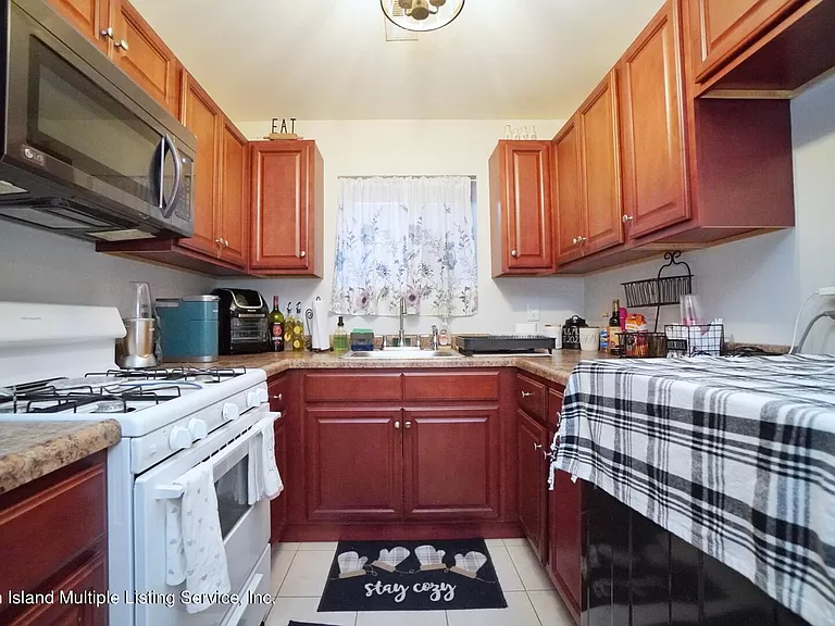 4 Bedroom - House for sale in  Staten Island, NY