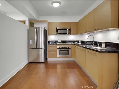 3 Bedroom Apartment for sale in  Los Angeles, CA