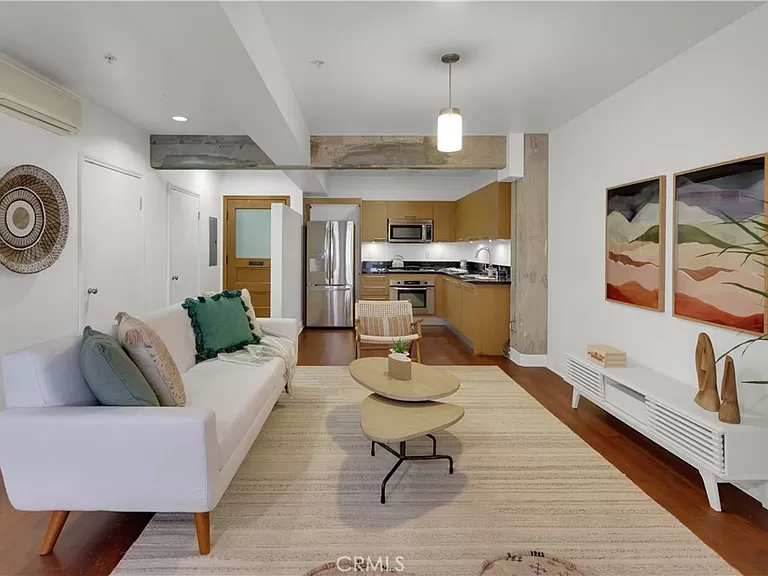 3 Bedroom Apartment for sale in  Los Angeles, CA