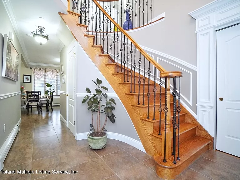 4 Bedroom - House for sale in  Staten Island, NY