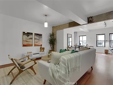 3 Bedroom Apartment for sale in  Los Angeles, CA