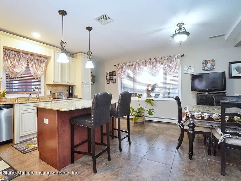 4 Bedroom - House for sale in  Staten Island, NY