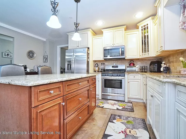 4 Bedroom - House for sale in  Staten Island, NY