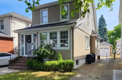 3 Bedroom House for sale in Brooklyn, NY