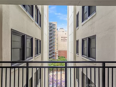 3 Bedroom Apartment for sale in  Los Angeles, CA