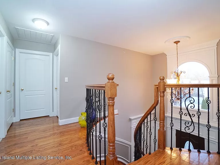 4 Bedroom - House for sale in  Staten Island, NY